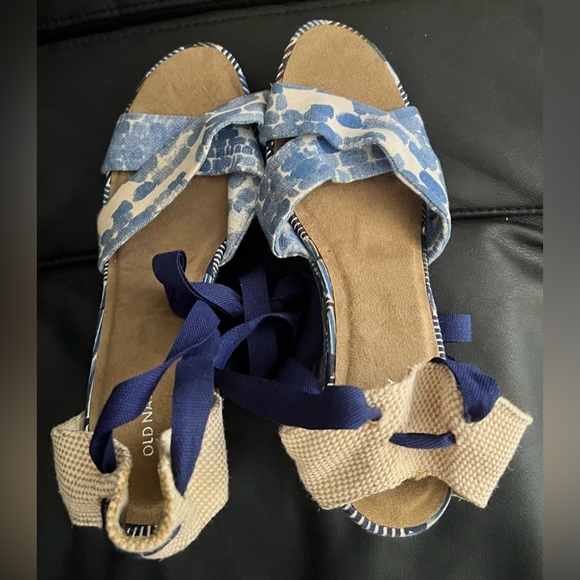 Old Navy: Blue, White, and Cream Women’s Lace Up Wedges: Size 10 - Picture 4 of 7